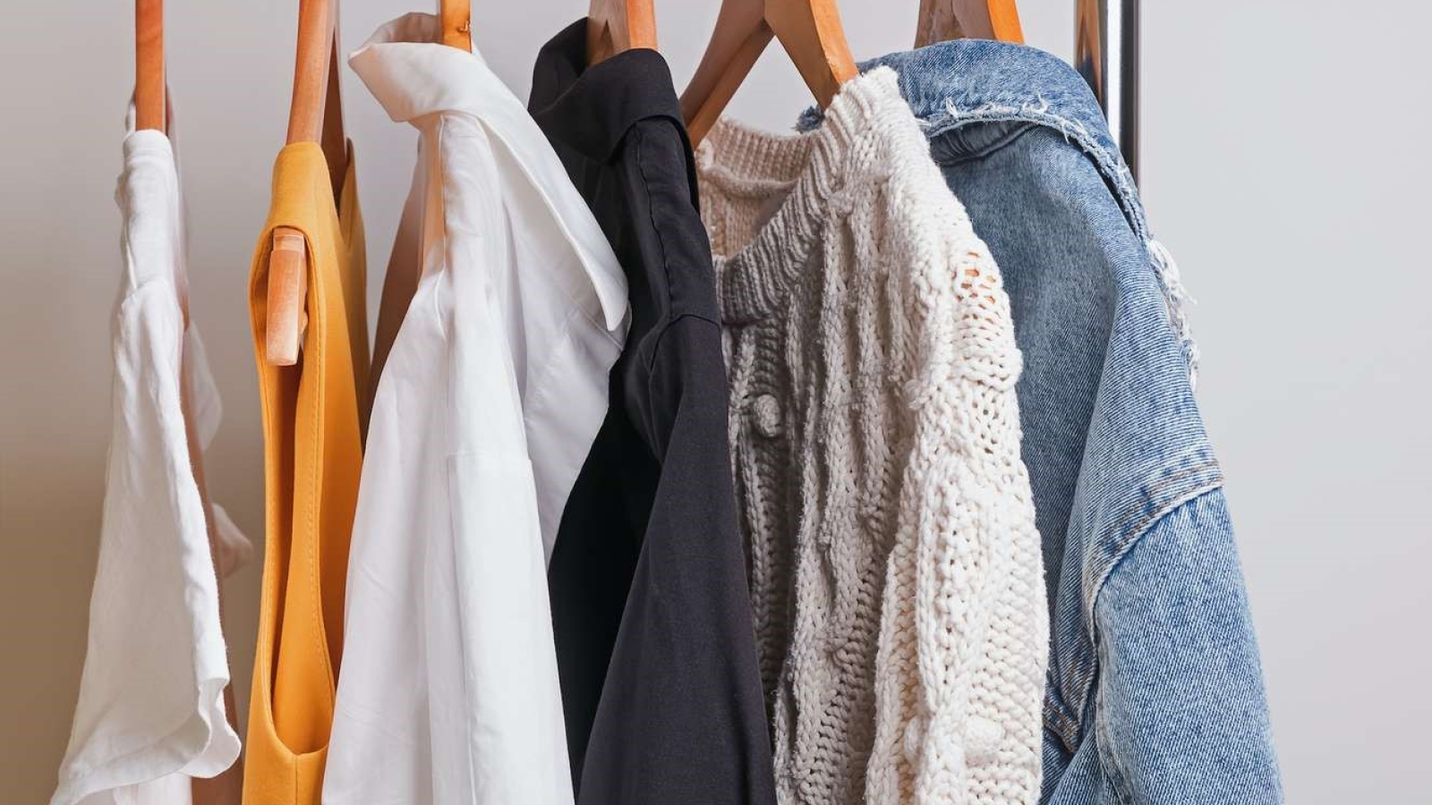 minimalistwardrobe-774df26f6b9e42d89accc2cad58c4110